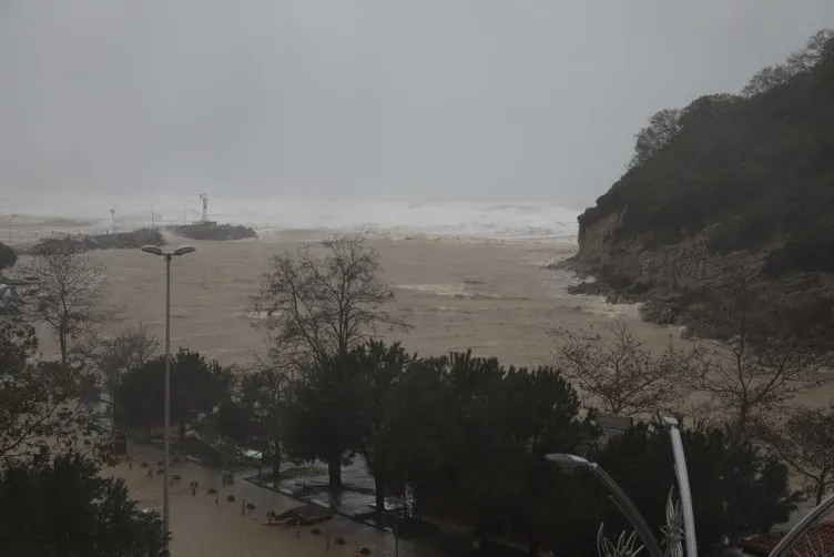 İstanbul Valisi’nden yağış uyarısı: Saat verdi! Şile’de okullar tatil edildi!