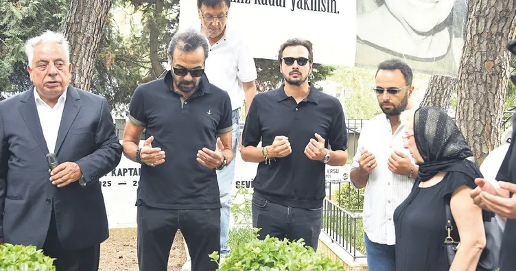 Mezarı başında anıldı