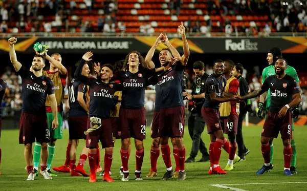 Valencia - Arsenal maçında son düdük çaldı, saha karıştı!