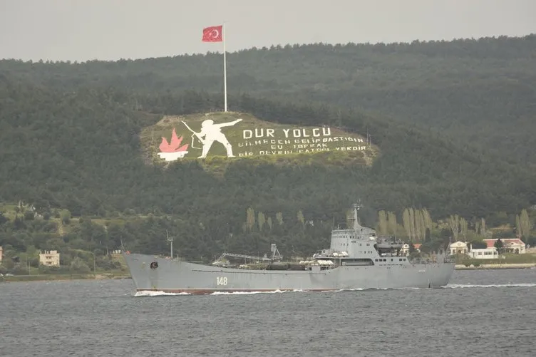 Dikkat çeken detay! Askeri araç yüklü Rus gemisi, Çanakkale Boğazı’ndan geçti