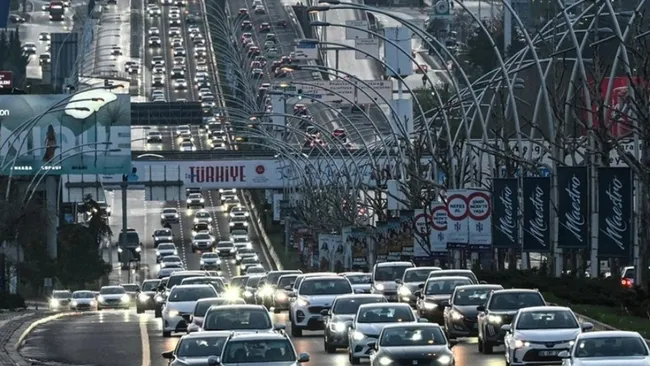 mansur-yavas-yonetimi-ankara-trafigini-kilitledi-planlama-coktu-vatandas-evine-yuruyerek-gitti-1757749544361.jpg Mansur Yavaş yönetimi Ankara trafiğini kilitledi: Planlama çöktü vatandaş evine yürüyerek gitti!