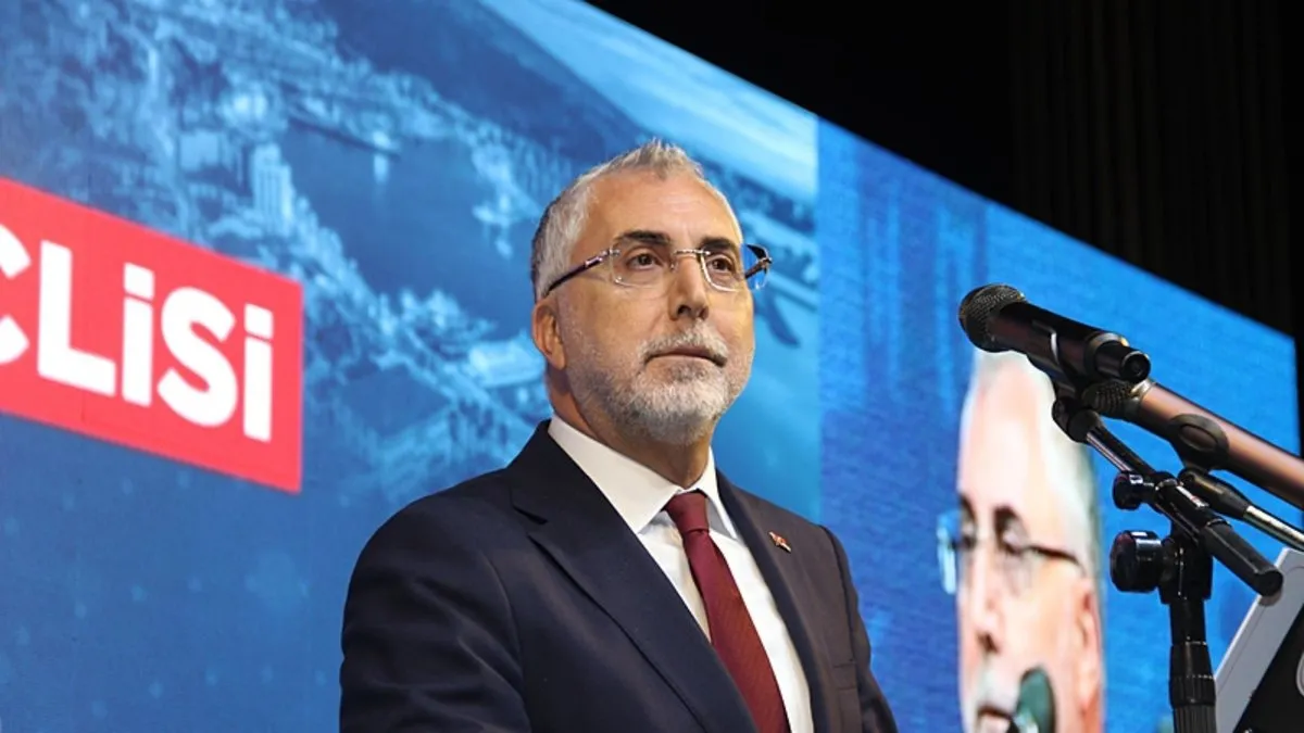 Bakan Işıkhan’dan CHP’li İzmir Büyükşehir Belediyesi’ne sert tepki: Çöp dağlarından ve kokudan geçilmiyor