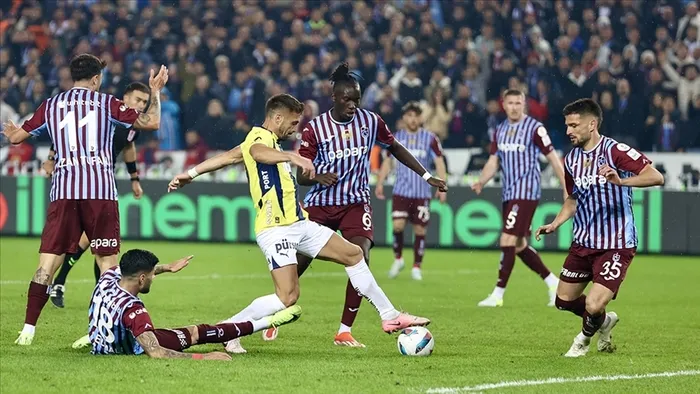 son-dakika-fenerbahce-trabzonspor-dev-macta-ilk-11ler-belli-oldu-1743949509012.jpg