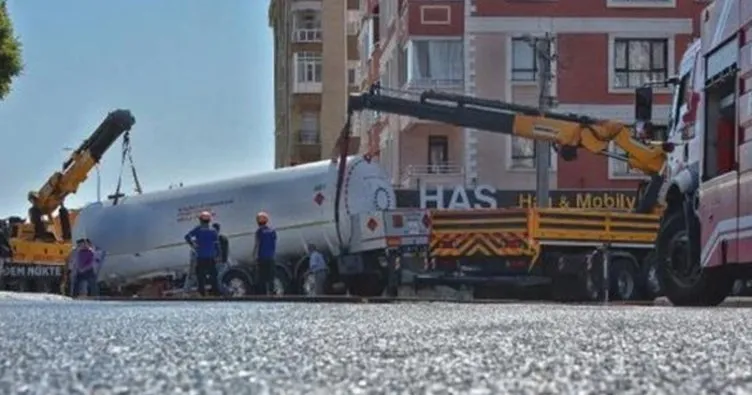 Konya’da 5 ton sıvılaştırılmış gaz yüklü tanker devrildi
