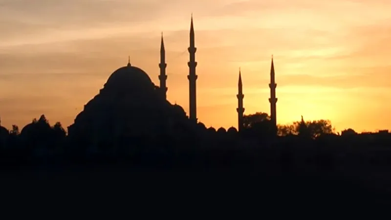 Regaib Kandili ne zaman? Bugün Kandil mi, ne kandili? Diyanet İşleri dini günler takvimi ile Regaib Kandili tarihi