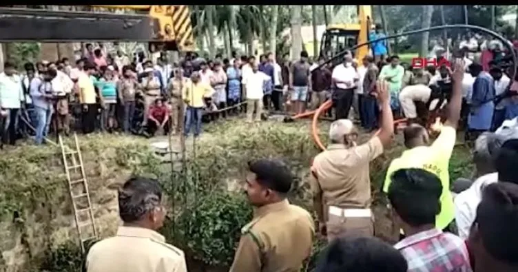 Hindistan’da 15 metrelik çukura düşen fil için seferberlik