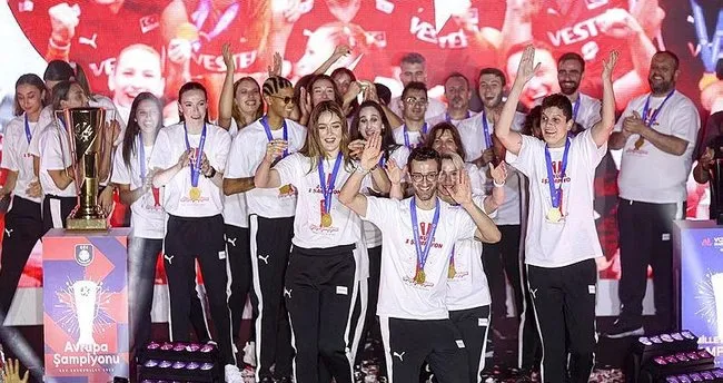 Çılgın parti! Çılgın parti!