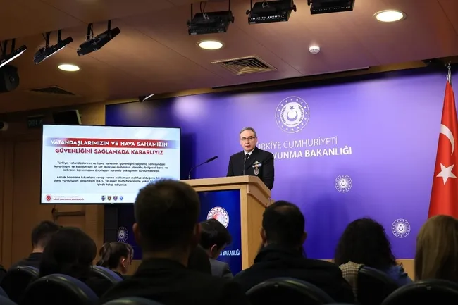 msbden-dusurulen-iran-fuzesi-ile-ilgili-aciklama-teror-orgutu-pjakin-iranda-yurutttugu-faaliyetleri-yakindan-t-1772702542417.jpg MSB'den düşürülen İran füzesi ile ilgili açıklama! Terör örgütü PJAK'ın İran'da yürütttüğü faaliyetleri yakından takipteyiz