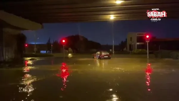 Son dakika haberi: İzmir'de sağanak yağış hayatı felç etti! Bir kadın akıntıya kapıldı | Video