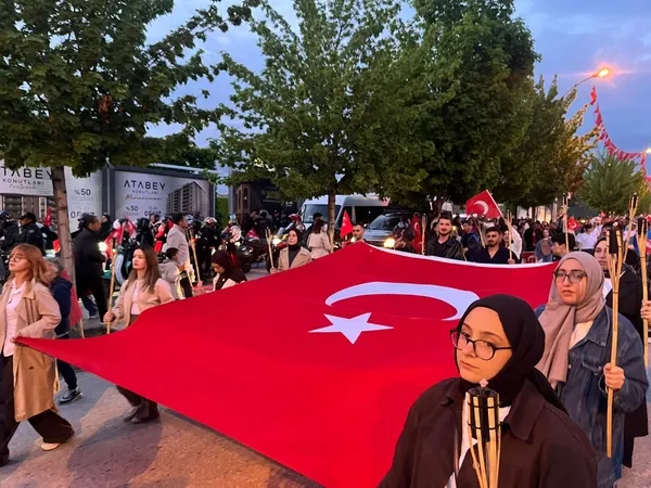 corumda-19-mayis-coskusu-fener-alayiyla-taclandi-1779214128545.jpg