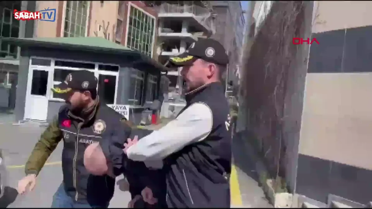 6 yıldır firari olarak aranan FETÖ üyesi eski polis Silivri’de yakalandı | Video videosunu izle 6 yıldır firari olarak aranan FETÖ üyesi eski polis Silivri’de yakalandı | Video videosunu izle
