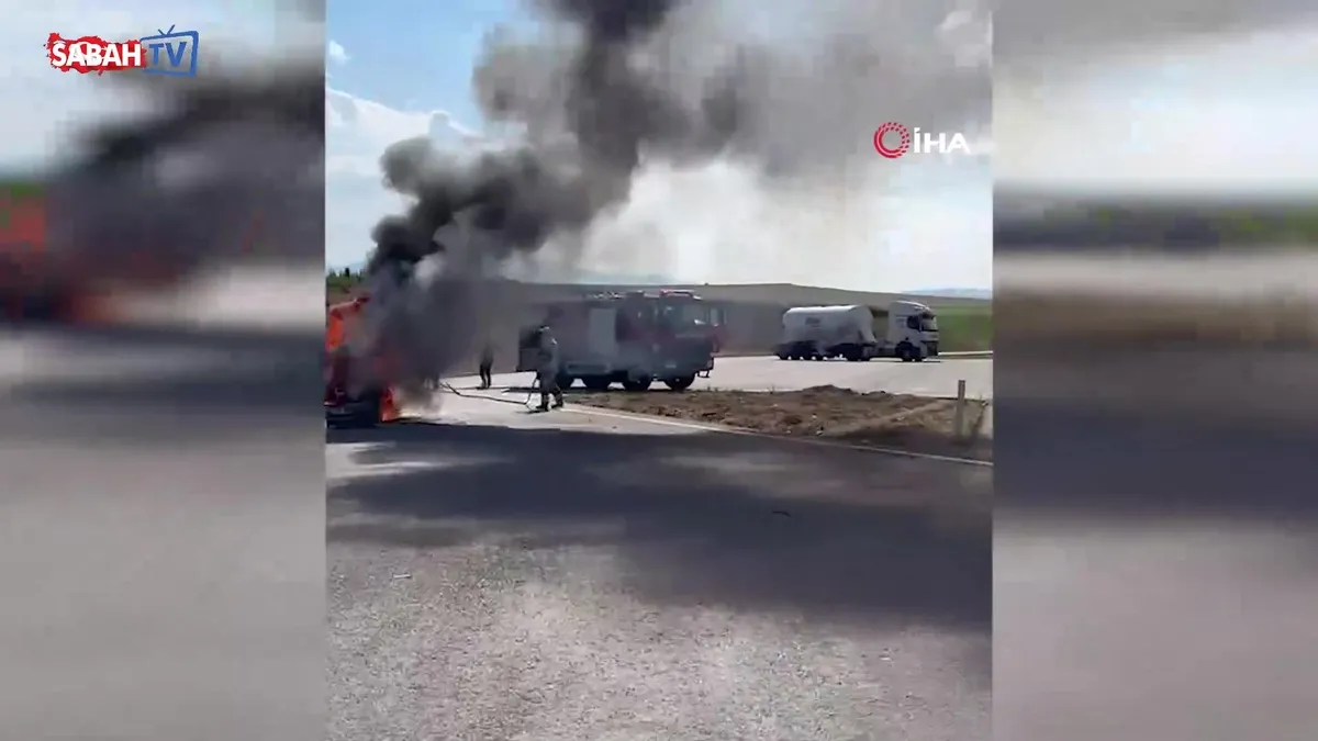 Ankara’da seyir halinde bir araçta yangın çıktı, araç kullanılamaz hale geldi videosunu izle Ankara’da seyir halinde bir araçta yangın çıktı, araç kullanılamaz hale geldi videosunu izle