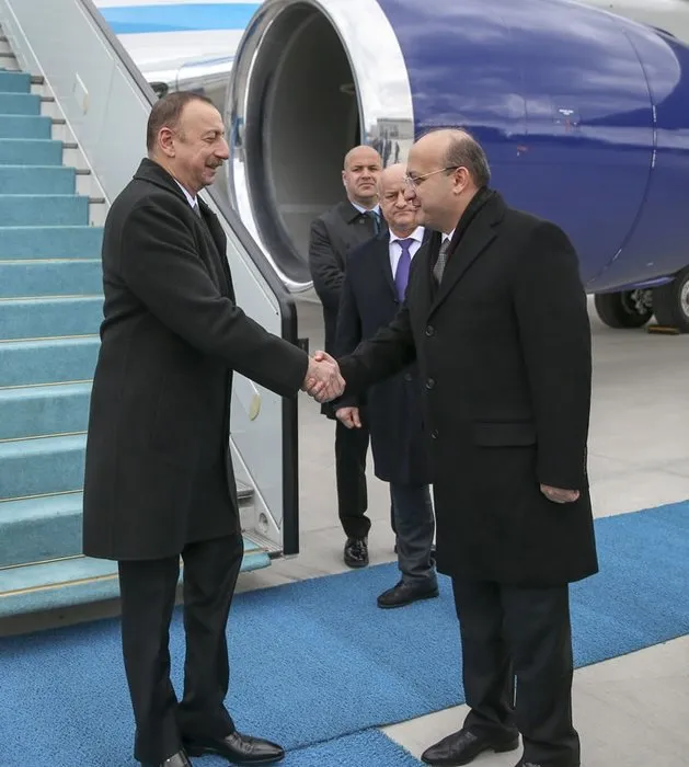 Aliyev resmi törenle karşılandı