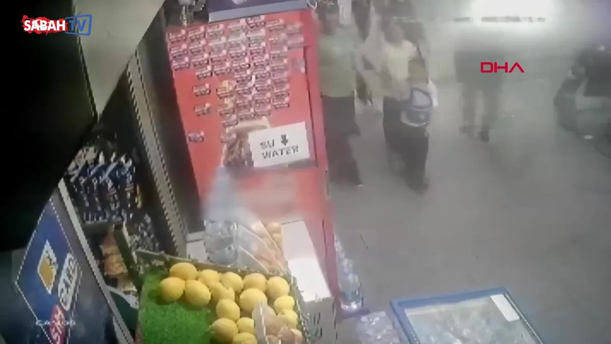 Yankesicilik yaparken yakalandılar: 14 yaşındaki şüphelinin 470 suç kaydı çıktı! | Video videosunu izle Yankesicilik yaparken yakalandılar: 14 yaşındaki şüphelinin 470 suç kaydı çıktı! | Video videosunu izle