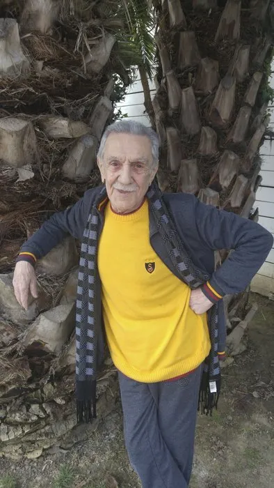 86 yaşındaki Aydemir Akbaş’tan olay açıklamalar! Hemen bir tane 20’lik alırım, yanımda hep genç kızlar olsun istiyorum