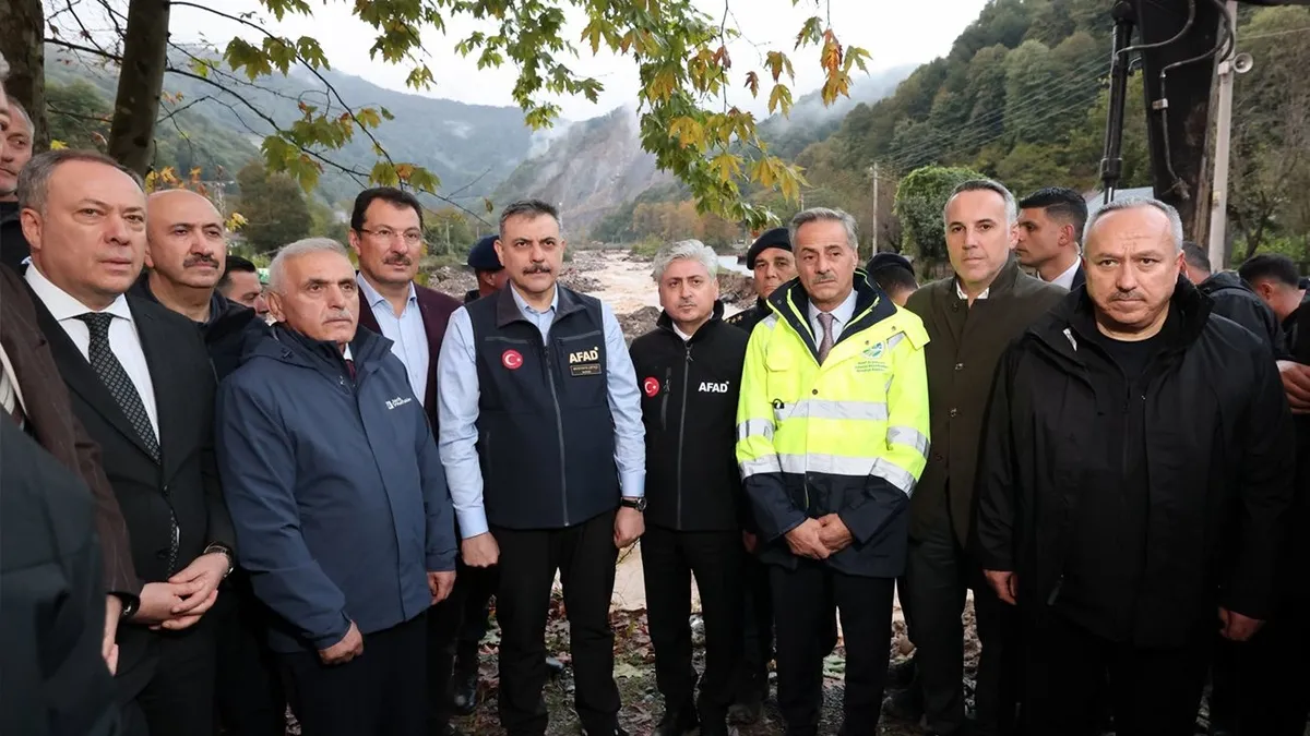 İçişleri Bakanı Çiftçi, selin vurduğu Sakarya'da incelemelerde bulundu