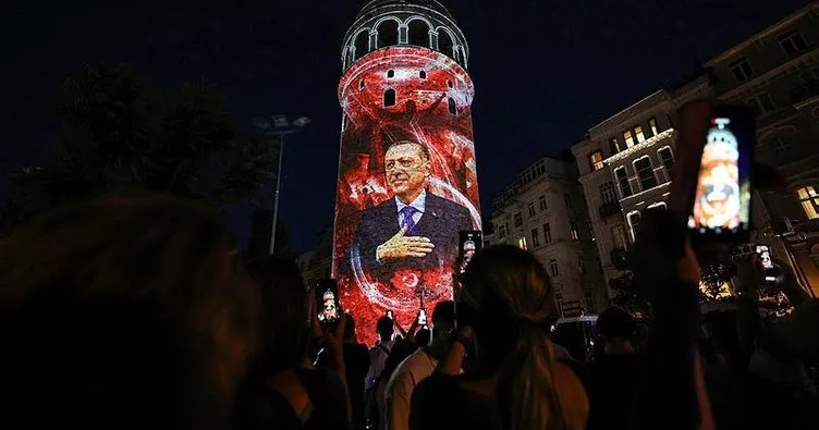 İletişim Başkanlığı’ndan Ayasofya ve Galata’da ’15 Temmuz’ ışık gösterisi