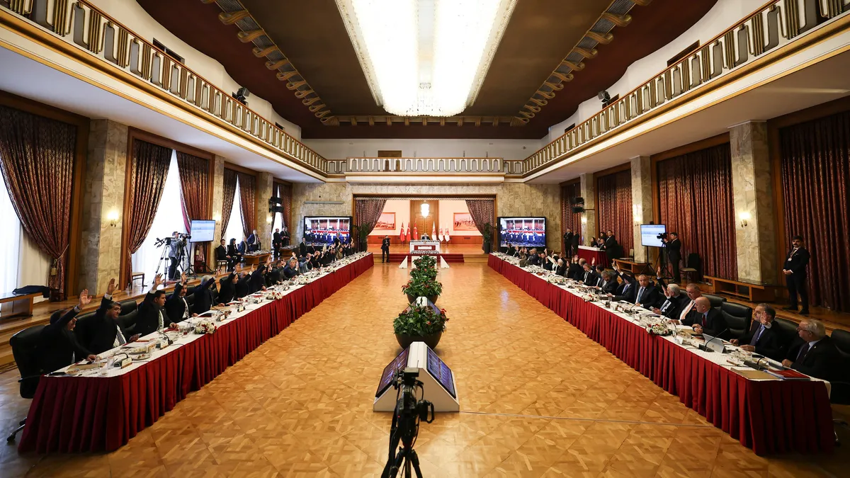 Ebedi kardeşliğe kalkan eller!