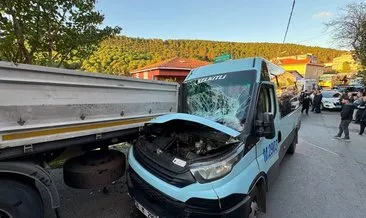 Maltepe’de yolcu minibüsü TIR’a çarptı: 8 kişi yaralandı!