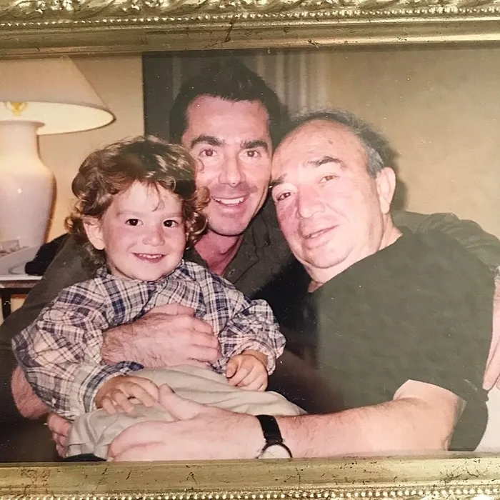 Bir yıl içinde hem öksüz hem de yetim kaldı... Oyuncu İlker İnanoğlu’ndan yürekleri sızlatan paylaşım: Bu acıya yürek dayanmaz