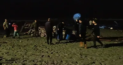 Alanya’da sel: Çardaklar denize sürüklendi!