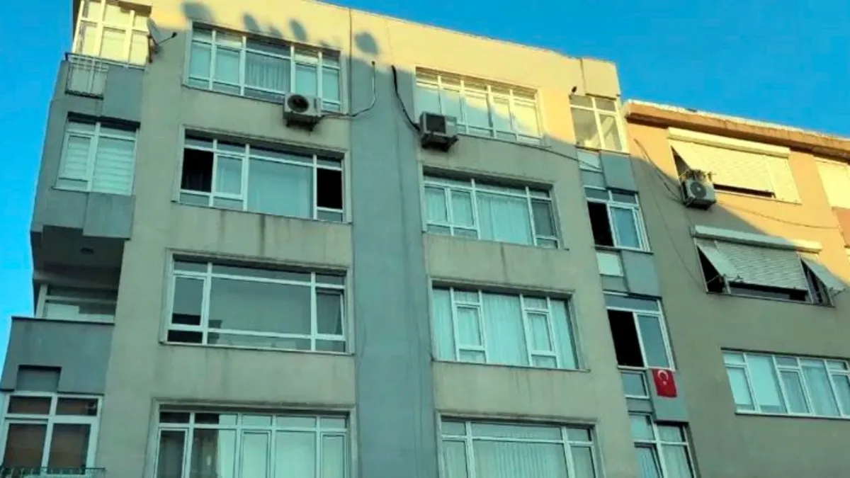 Uyku problemi yaşayan genç kadın 3’üncü kattan düşüp öldü Uyku problemi yaşayan genç kadın 3’üncü kattan düşüp öldü
