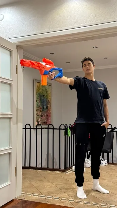 Çağla Şıkel çocuklarını paylaşmaya doyamıyor! Çağla Şıkel’in oğlu Kuzey şimdi mankenlere taş çıkarıyor!