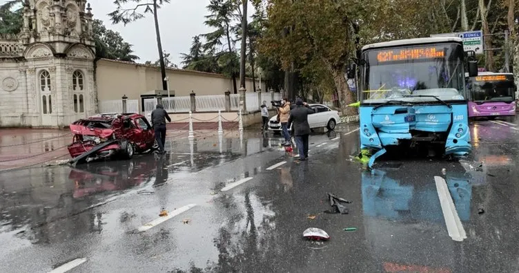 Dolmabahçe’de otomobil otobüsle çarpıştı