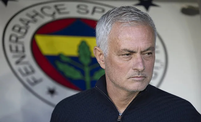 jose-mourinho-gelecek-sezon-fenerbahcede-kalacak-mi-olay-aciklama-1746387641002.jpg