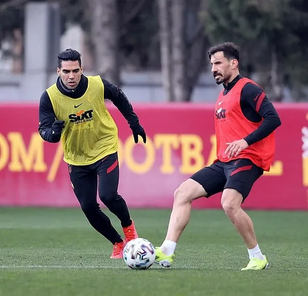 Son dakika... Yüz kemikleri kırılan Falcao sahalara ne ...