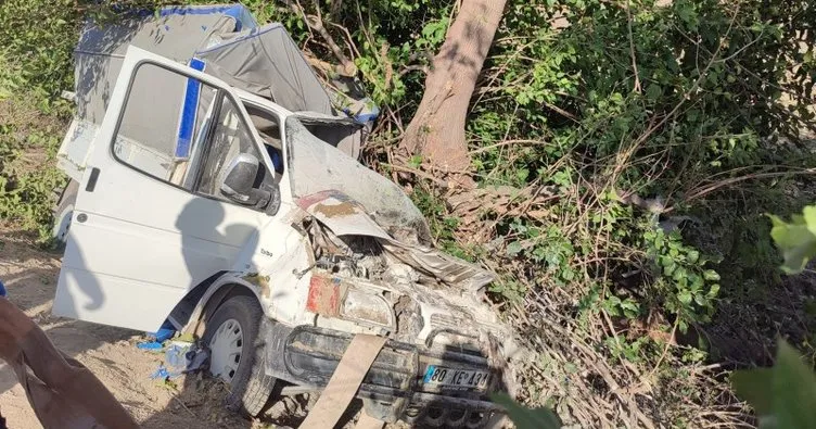 Adana’da korkunç kaza! Şarampole devrilen kamyonetteki 3 kişi öldü