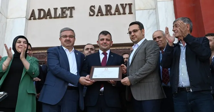 Emirdağ’ın AK Partili Belediye Başkanı Koyuncu mazbatasını aldı