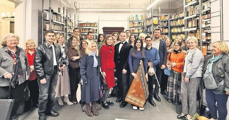 Notaların ardındaki dünya