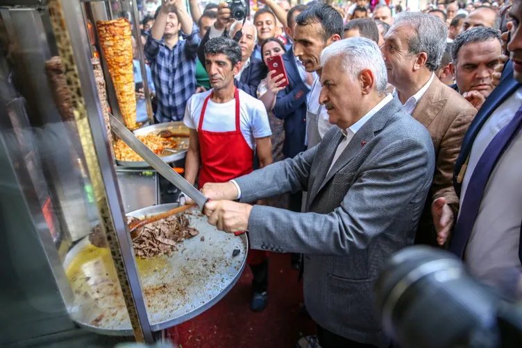 Binali Yıldırım, Sur ilçesinde esnafı ziyaret etti