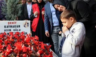 Şehit babaya öpücük...