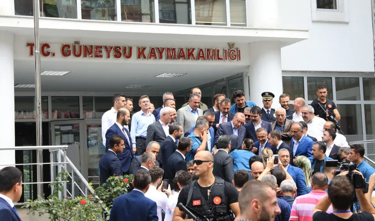 Başkan Erdoğan'a Rize ve Trabzon'da vatandaşlardan yoğun ilgi