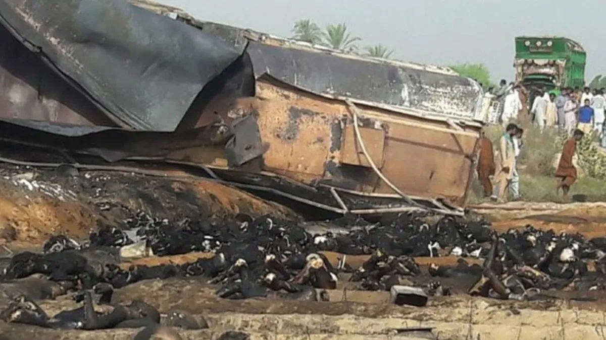 Pakistan’da yakıt tankeri patladı: 2 ölü Pakistan’da yakıt tankeri patladı: 2 ölü