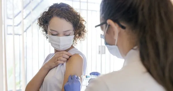 4 doz asiyi kimler olacak saglik bakanligi ndan 3 dozunu biontech olanlara 4 doz karari 4 doz asi olacak mi ne zaman kimlere yapilacak son dakika yasam haberleri