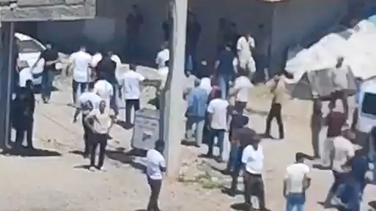 Narin Güran ve Nevzat Bahtiyar’ın akrabaları arasında kavga çıkmıştı: 14 şüpheli serbest bırakıldı Narin Güran ve Nevzat Bahtiyar’ın akrabaları arasında kavga çıkmıştı: 14 şüpheli serbest bırakıldı