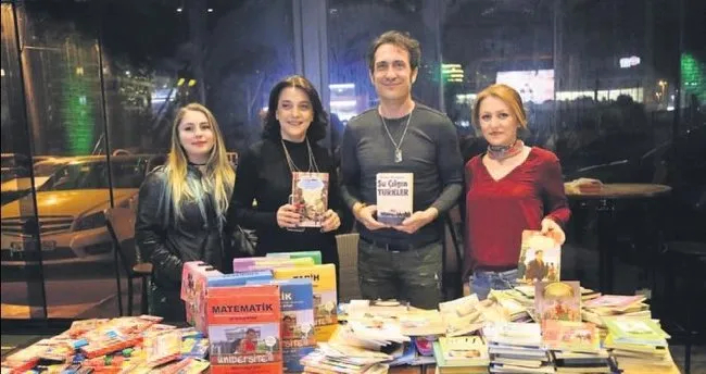 Köy okulları için kitap topladı