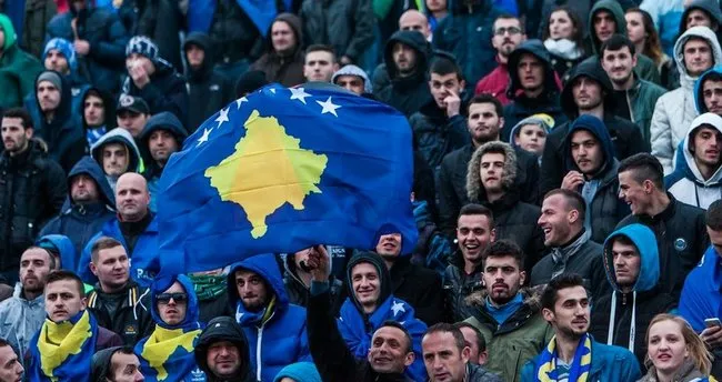 Kosovalı taraftarlar sınırda kuyruk oluşturdu
