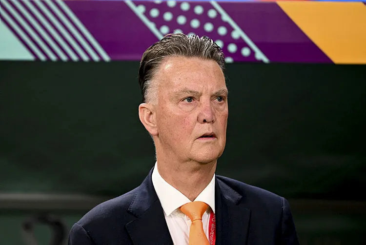 louis-van-gaal-kriz-icinde-olan-ajaxa-geri-dondu-1696415255676.jpg