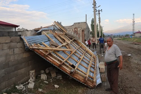 firtina-ve-saganak-hasara-yol-acti-1783367477617.jpg