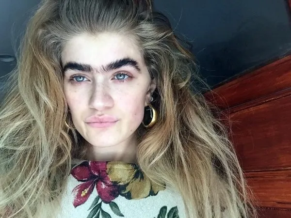 Sophia Hadjipanteli sıradışı görüntüsüyle dikkat çekiyor!