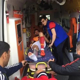 Emre Akbaba en az 10 ay yok