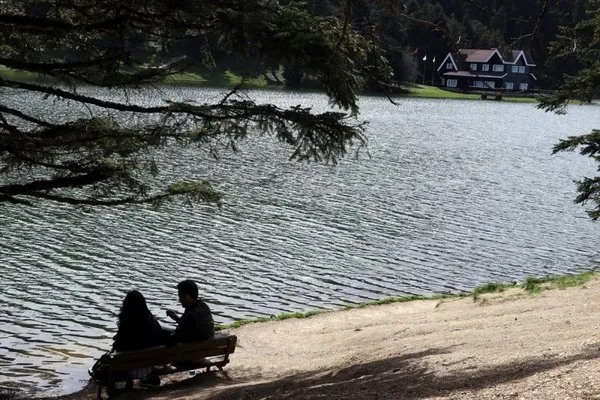 Gölcük Tabiat Parkı tatilcilerin ilgi odağı oldu