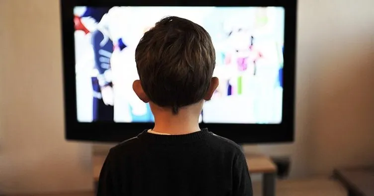 Televizyon annesi, bilgisayar babası olunca çocuk robot oluyor
