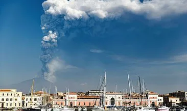 Etna yanardağından korkutan görüntü! Şiddetli volkanik patlamalar...