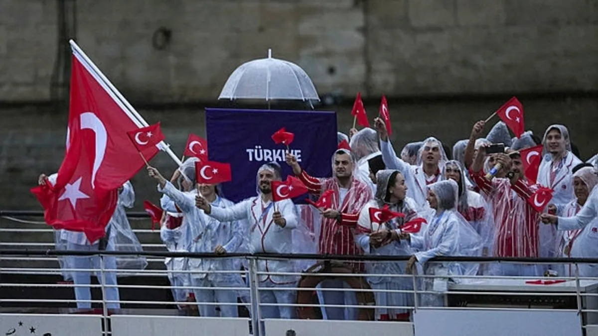 Olimpiyat tarihinde bir ilk! 102 sporculuk Türkiye kafilesi açılışa damga vurdu...