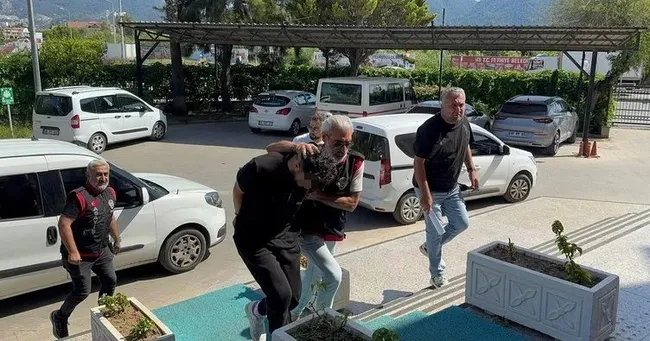 fethiyede-3-kisi-tarafindan-olduresiye-darp-edilmisti-genc-kadindan-mahkemede-sok-sozler-1755331609520.jpg Fethiye’de 3 kişi tarafından öldüresiye darp edilmişti: Genç kadından mahkemede şok sözler!